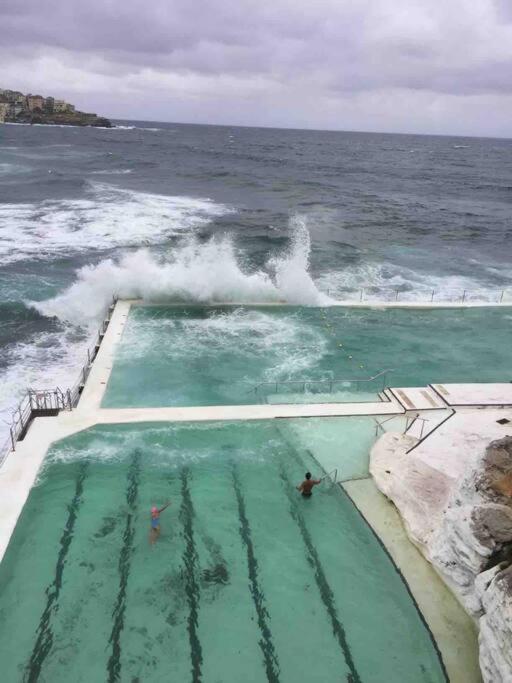 Bondi Beach Waves Beachfront Apartment Cité de Cité de Sydney Extérieur photo
