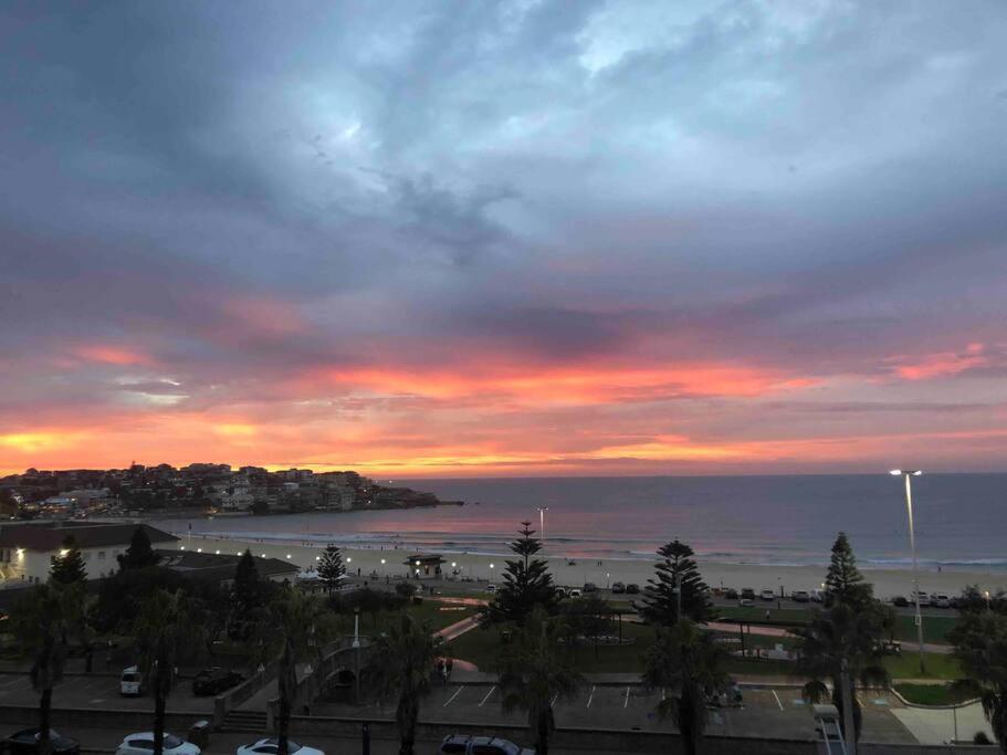 Bondi Beach Waves Beachfront Apartment Cité de Cité de Sydney Extérieur photo